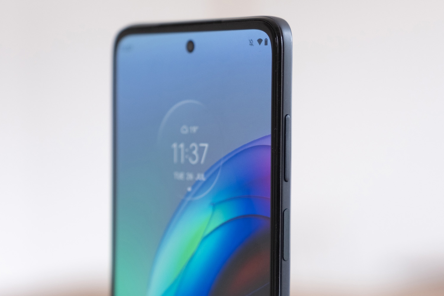 Motorola Moto G82 review fingerprint sensor