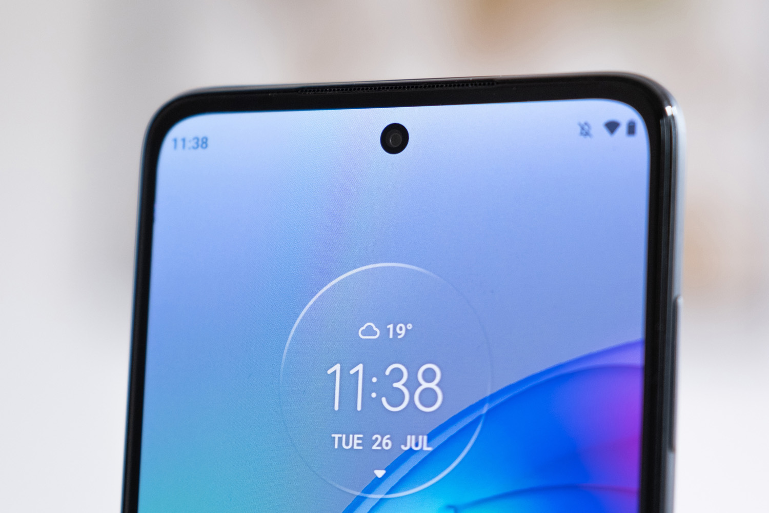 Motorola Moto G82 review front camera