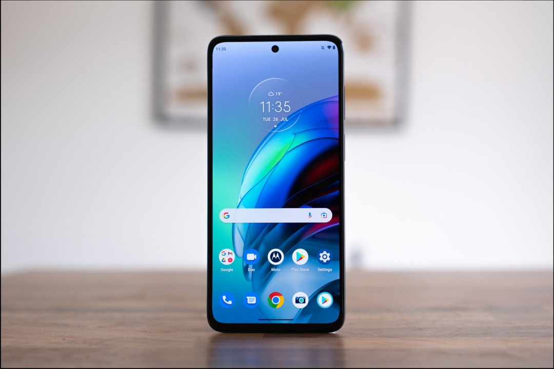 Motorola Moto G82 review front