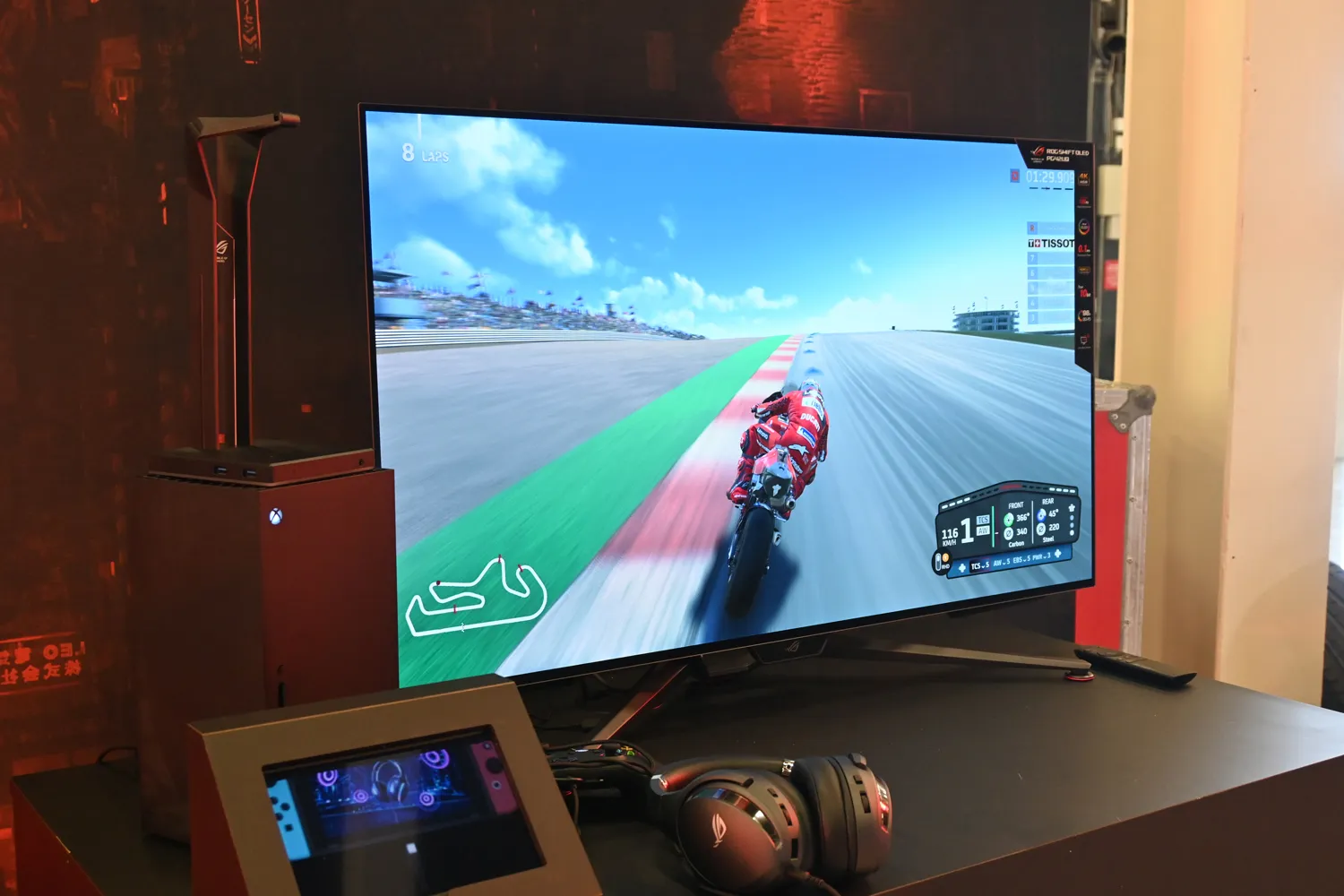 Asus ROG Swift OLED PG42UQ hands-on lead