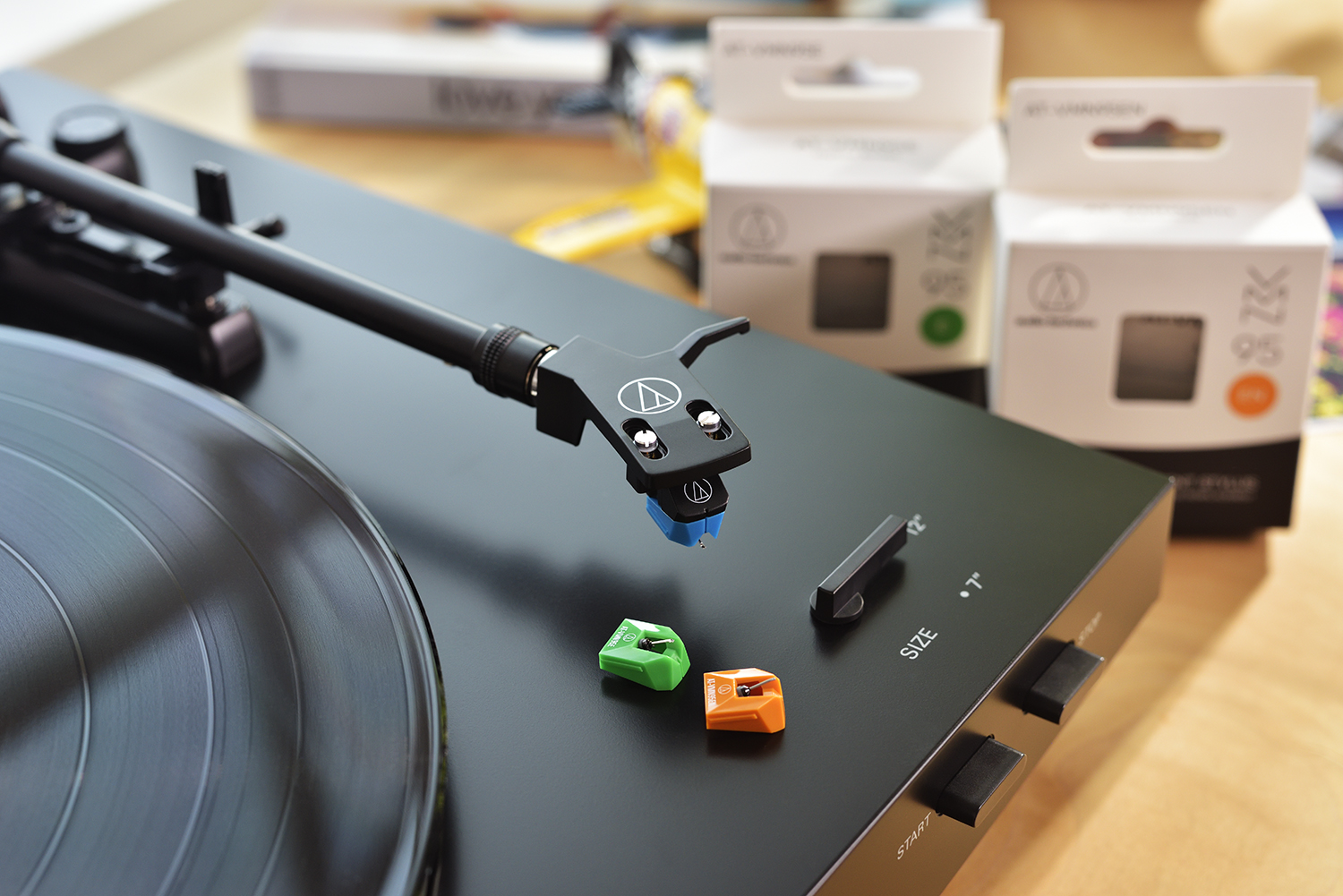 Audio Technica AT-LPW50BTRW turntable