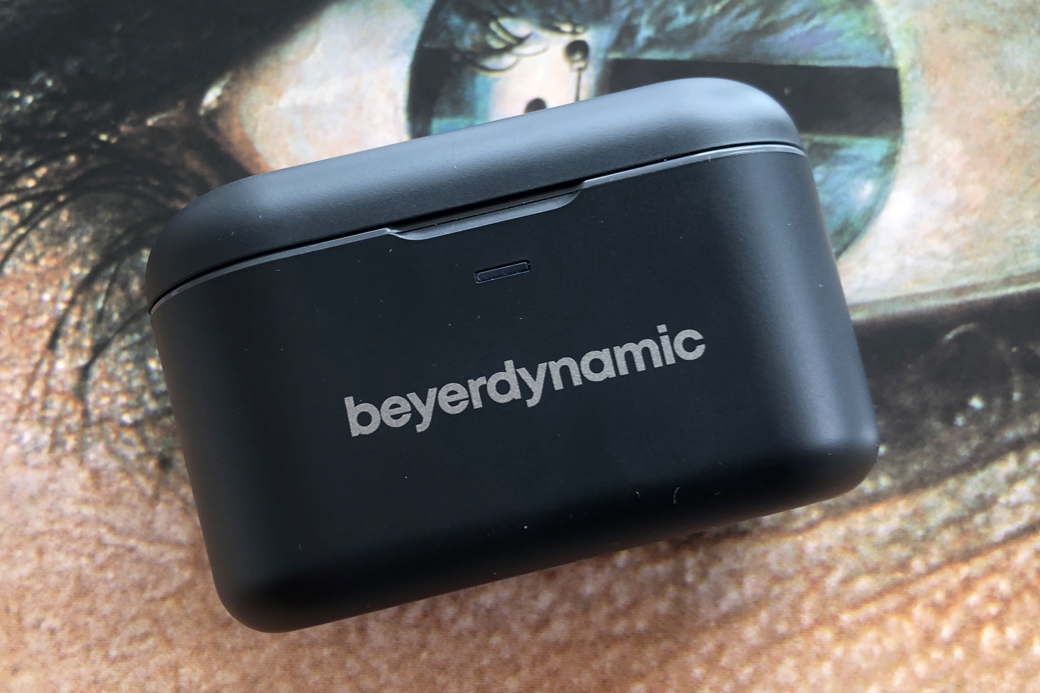 Beyerdynamic Free Byrd review case front