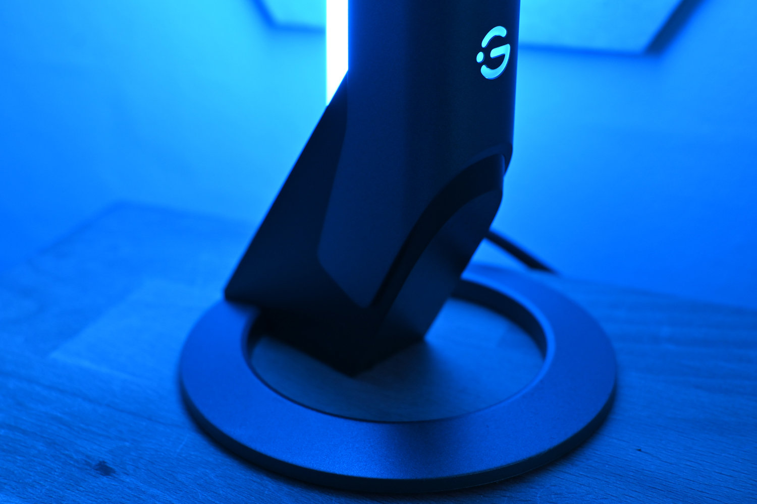 Govee DreamView G1 Pro review side lights logo and stand