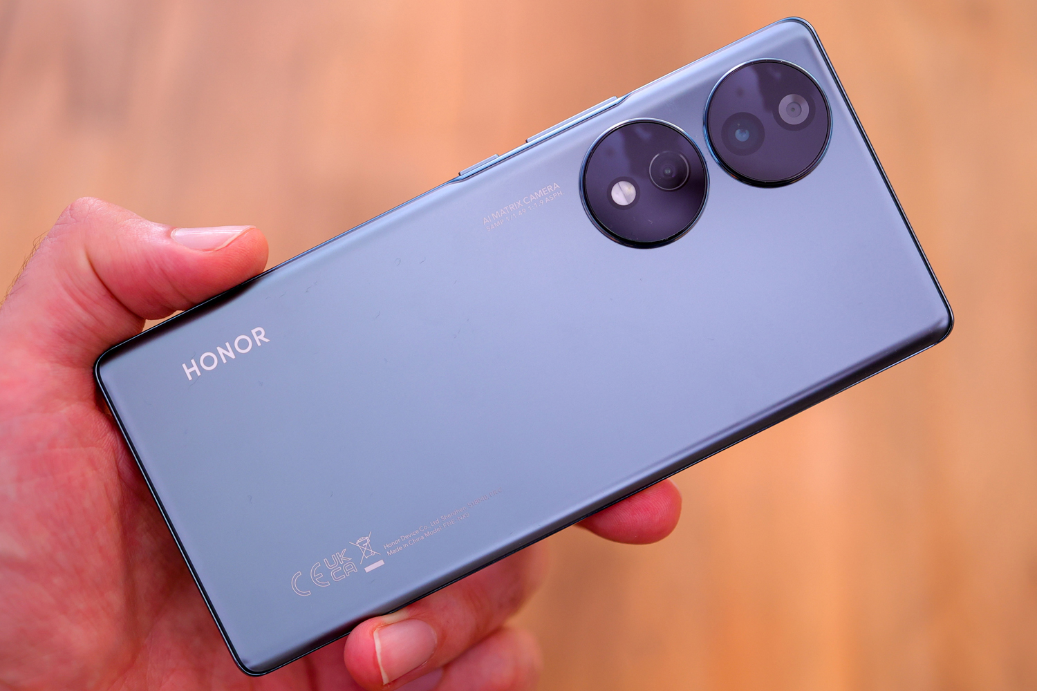 Honor 70 hands-on review rear in hand