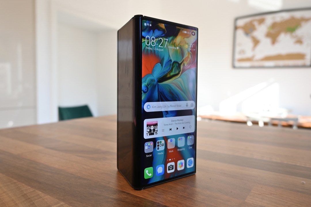 Huawei Mate Xs 2 review lead folded