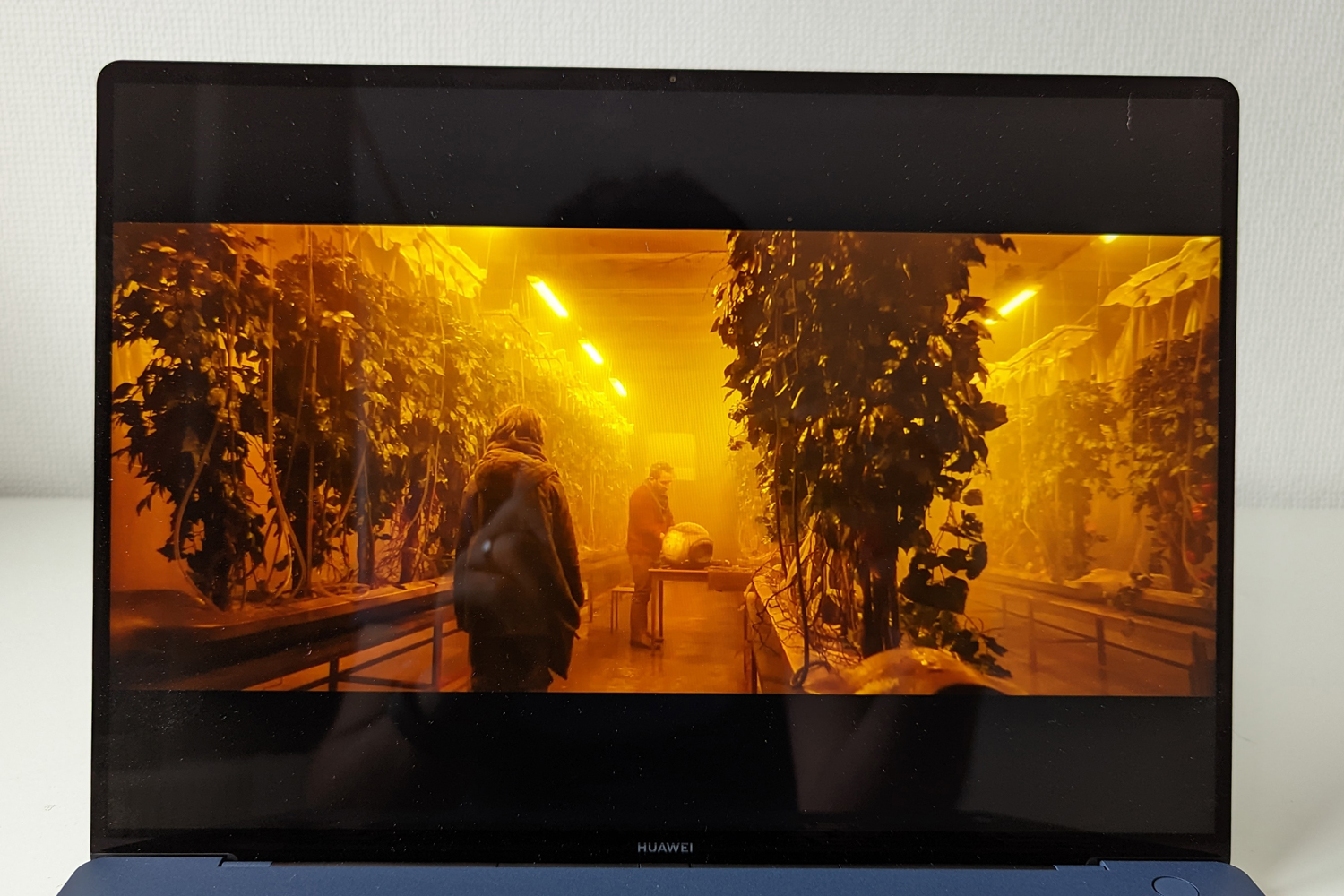Huawei Matebook X Pro 2022 laptop video playback 2