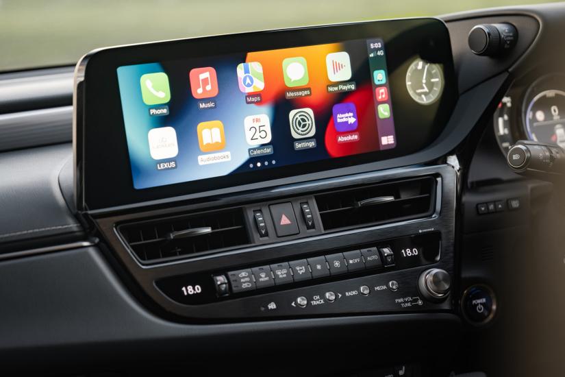 Apple could open up CarPlay voice control beyond Siri