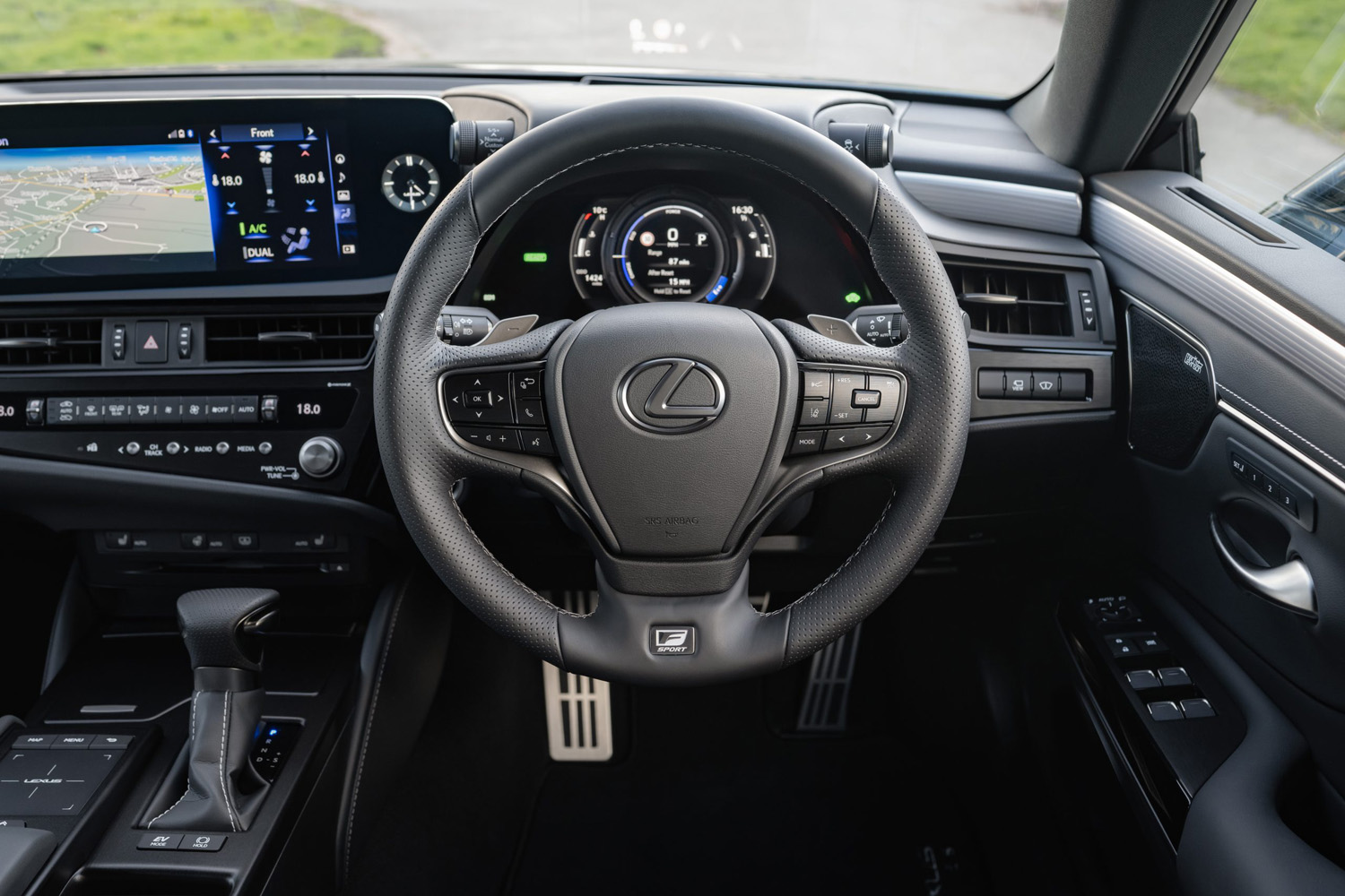 Lexus ES300h review Stuff steering wheel