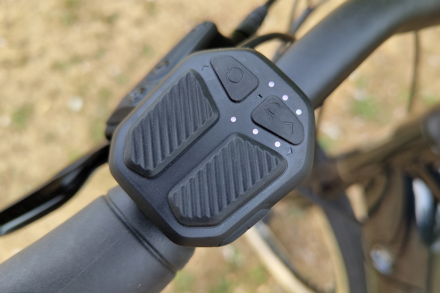 Momentum Transend E+ electric bike review LEDs