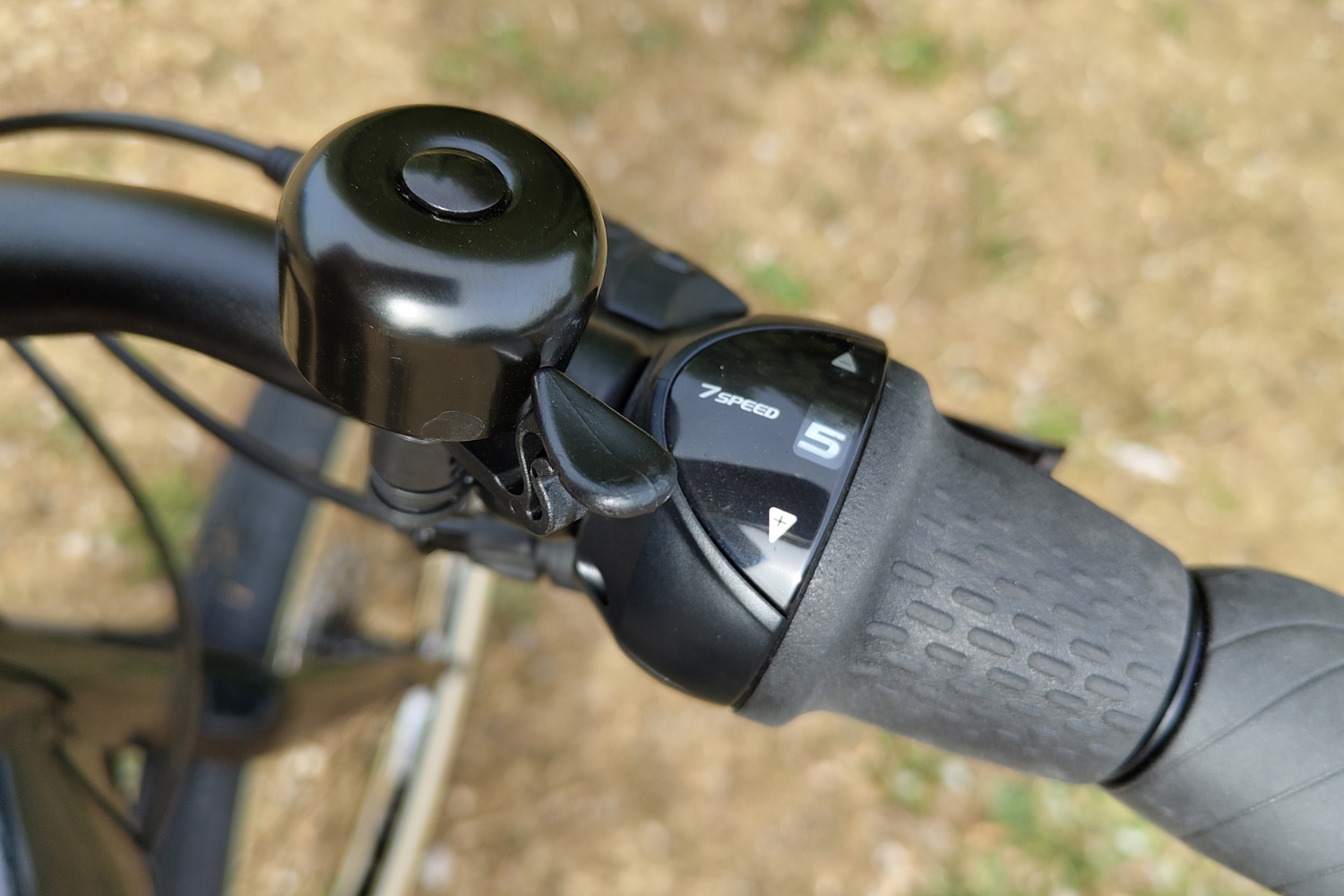 Momentum Transend E+ electric bike review gear shifter