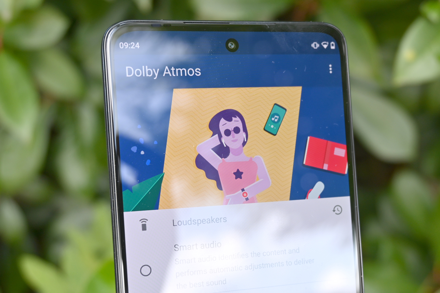 Motorola Edge 30 smartphone Dolby Atmos
