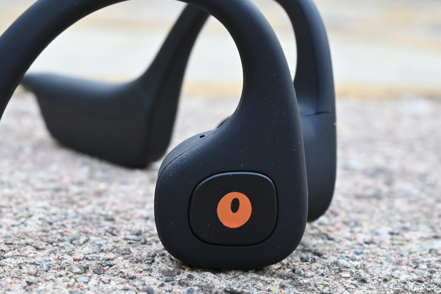 Orange O Bones headphones review buttons