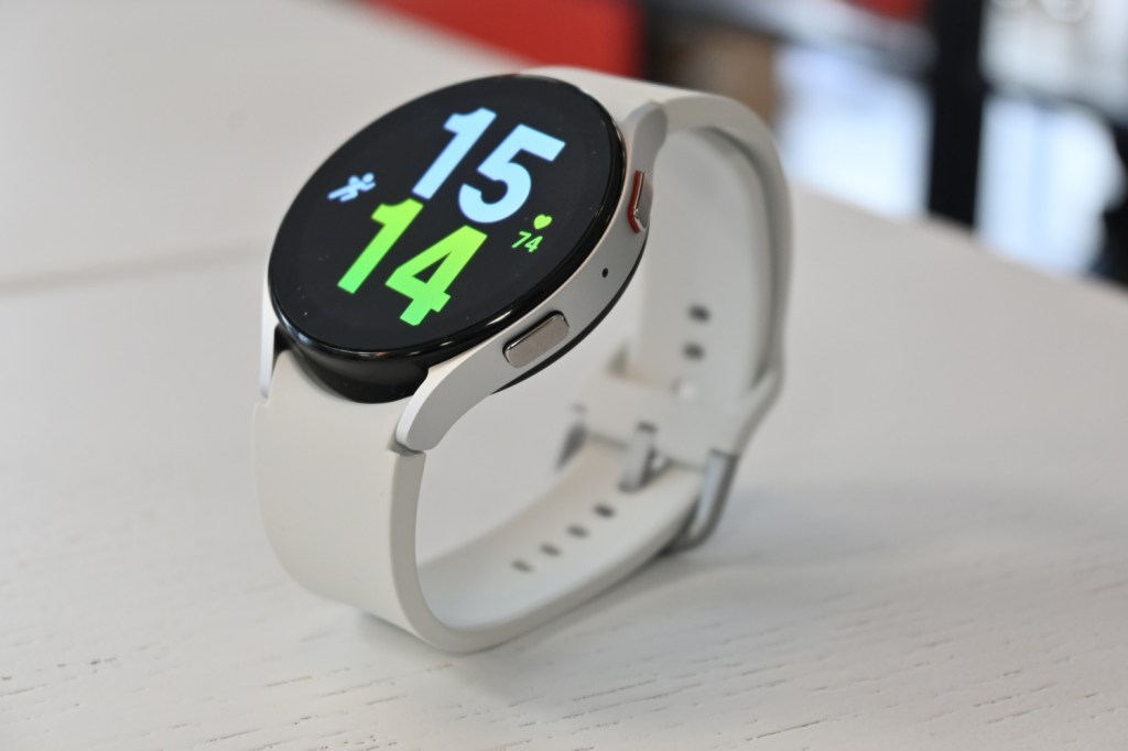 Samsung Galaxy Watch 5 front watchface