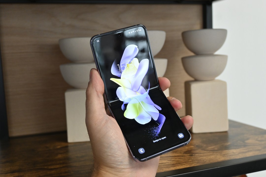 Galaxy Z Flip 4 Review: Pure Fun, but More of the Same - CNET