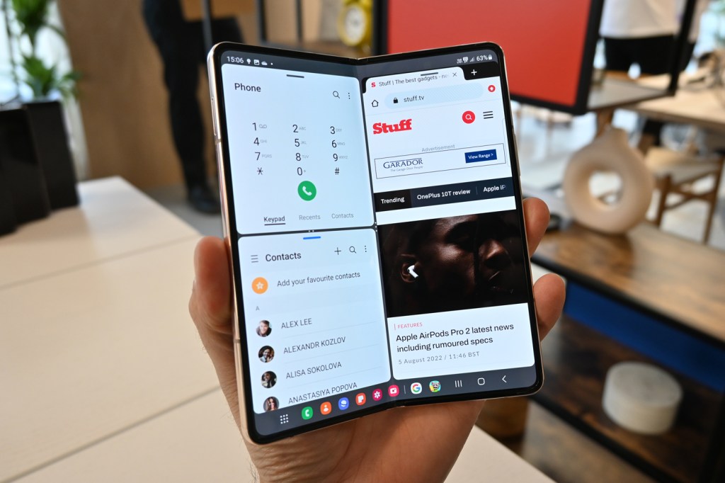 Samsung Galaxy Z Fold 4 multitasking