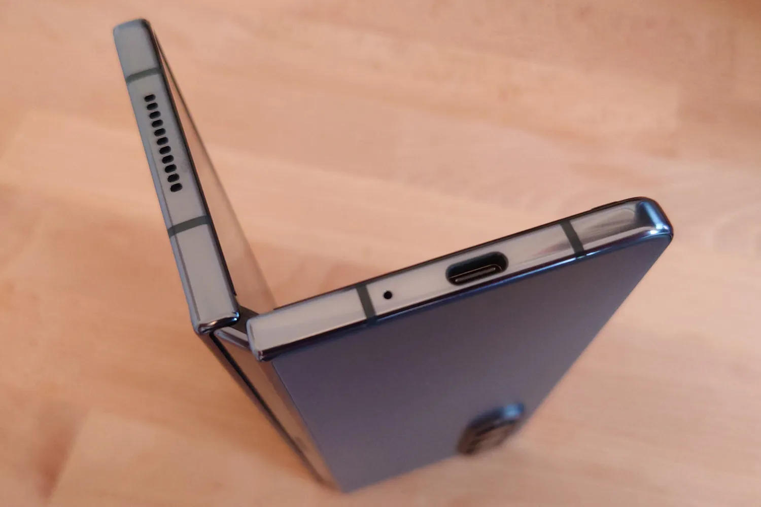 Samsung Galaxy Z Fold 4 USB-C port