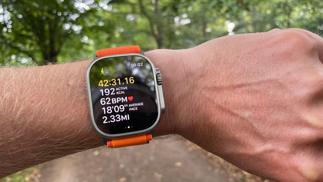 Apple Watch Ultra walk workout screen