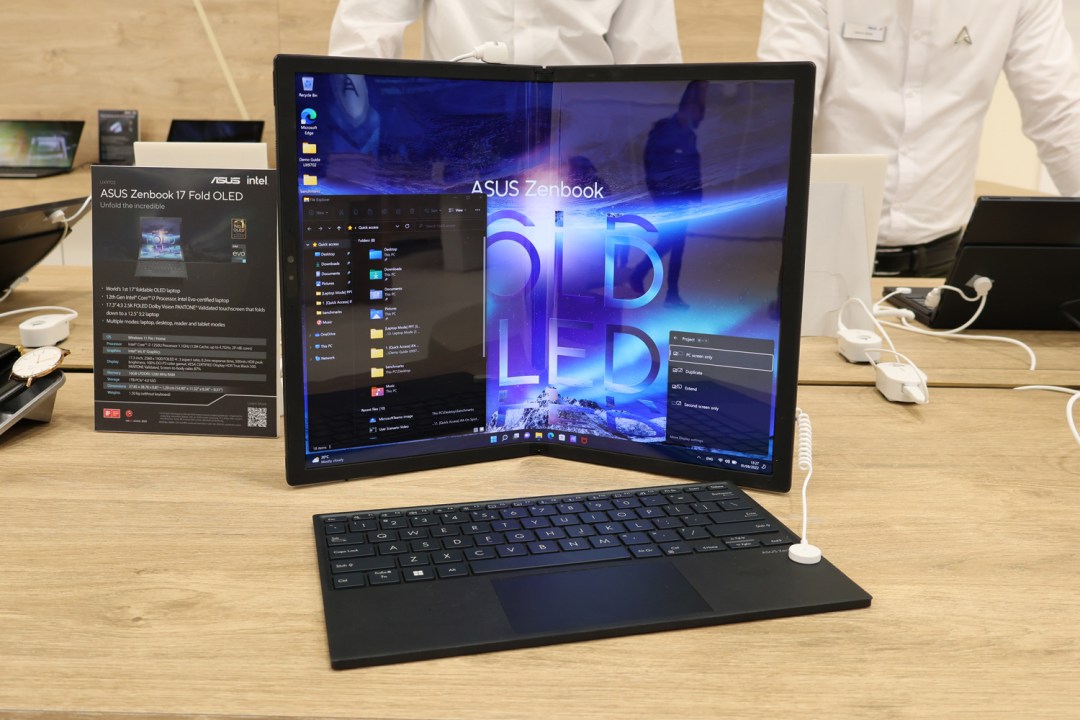 Asus Zenbook Fold OLED 17 hands-on lead