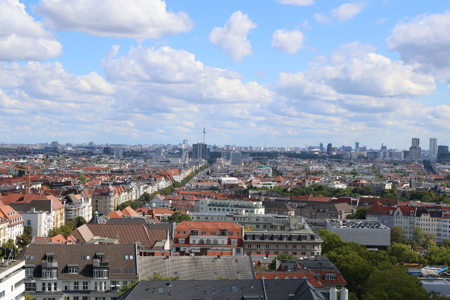 Canon EOS R7 camera samples Berlin cityscape