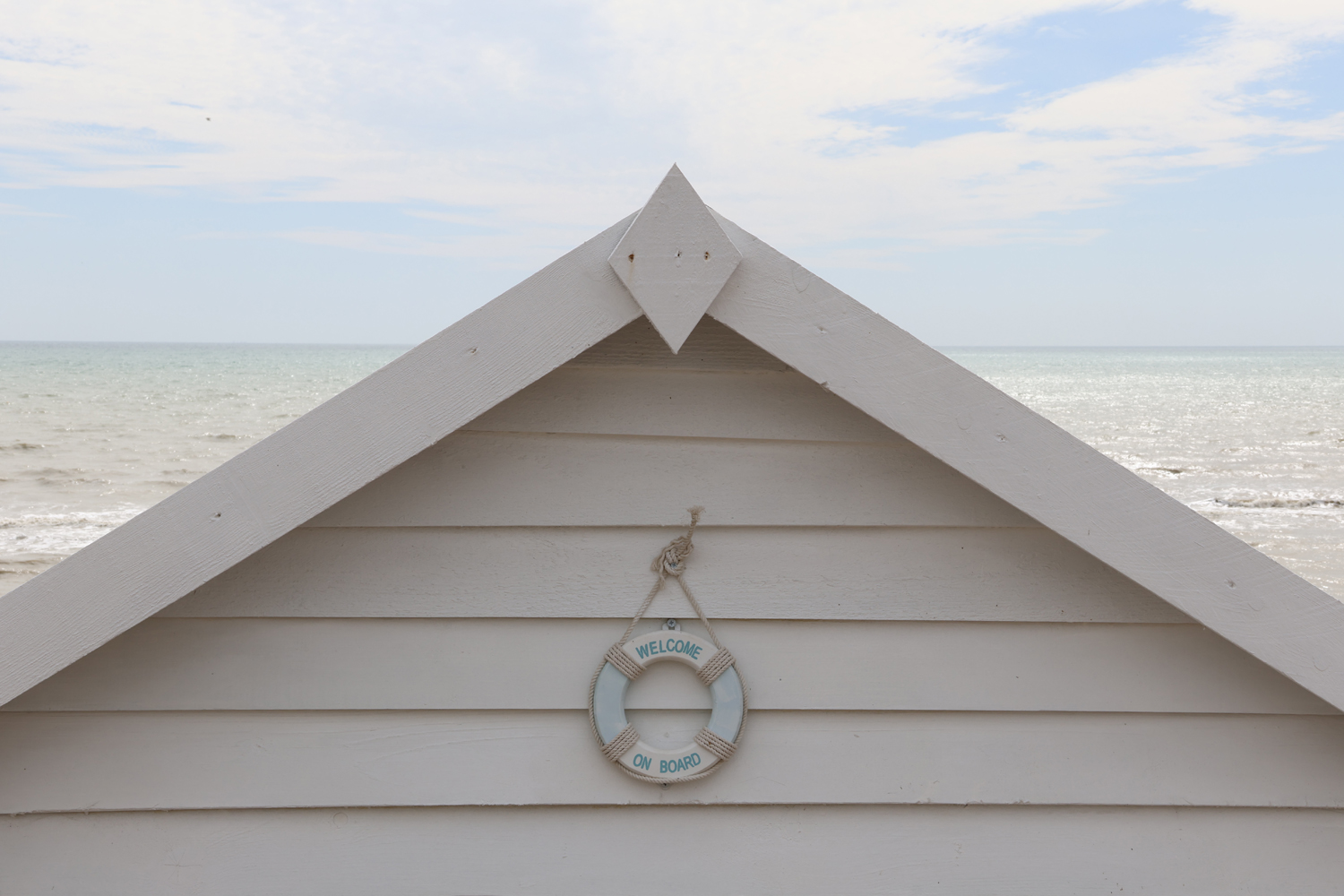 Canon EOS R7 camera samples beach hut sign