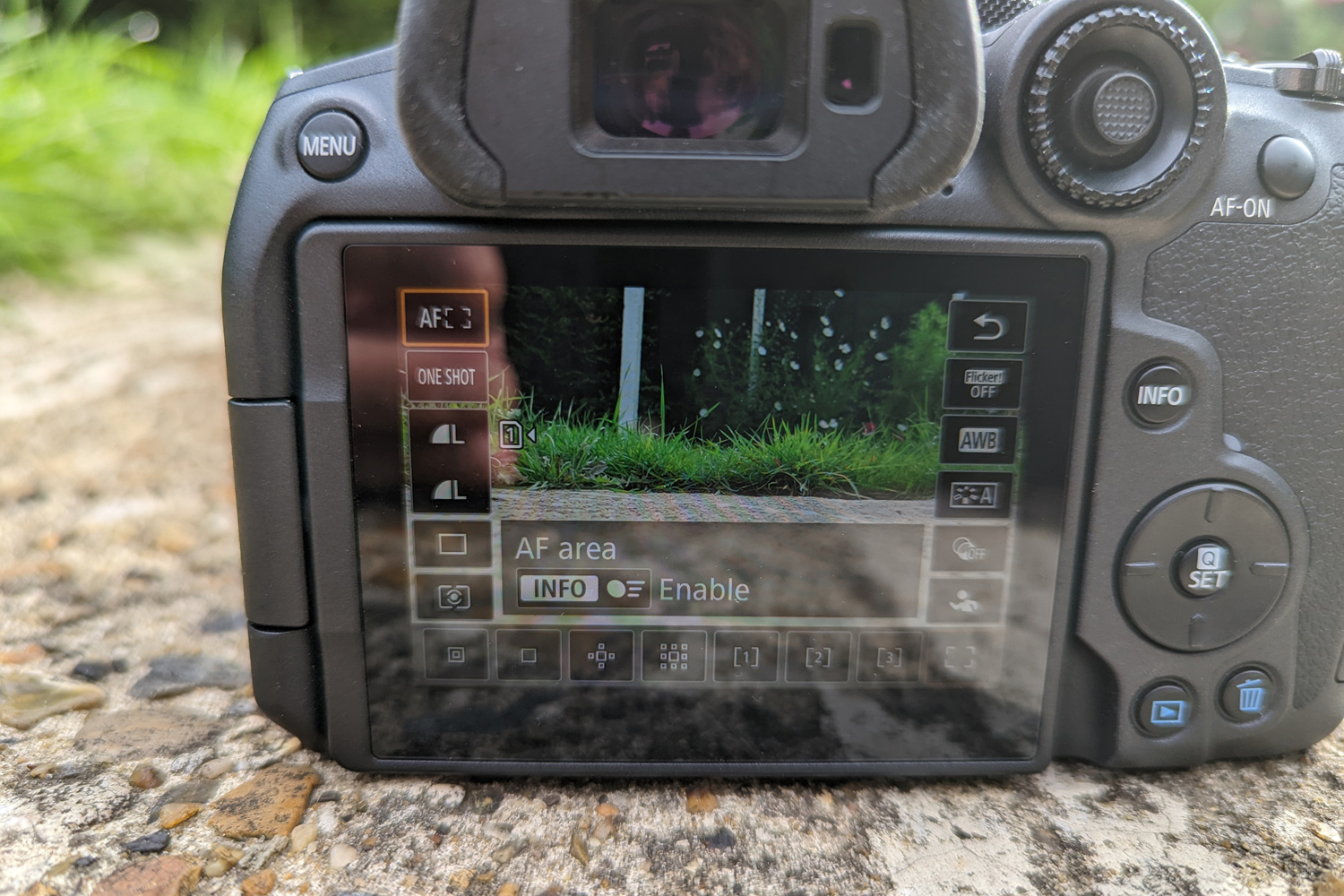 Canon EOS R7 touchscreen