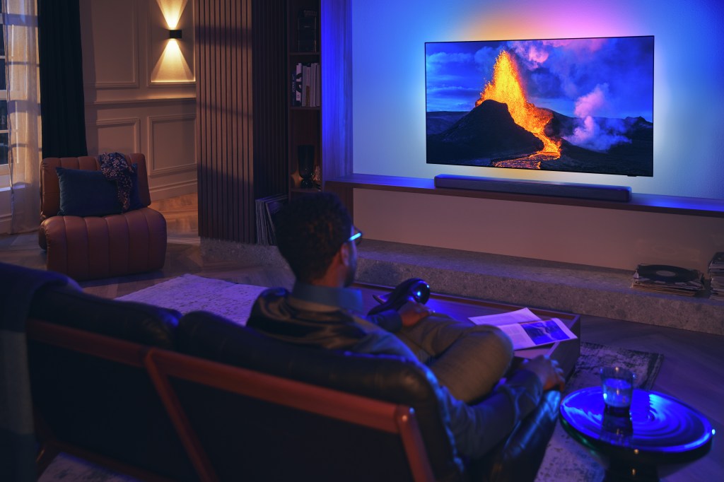 ELEVATE YOUR HOME MOVIE NIGHT EXPERIENCE WITH PHILIPS TV - Numéro  Netherlands