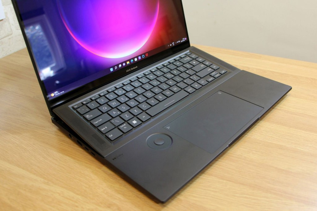 Asus Zenbook Pro 16X OLED Keyboard