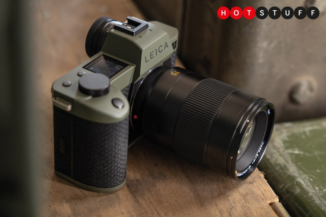 Leica SL2-S Reporter hot stuff