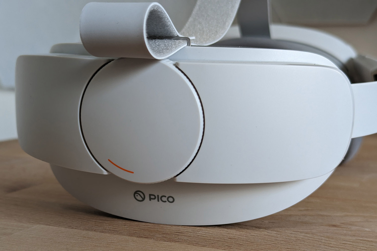 Pico 4 headband adjustment dial