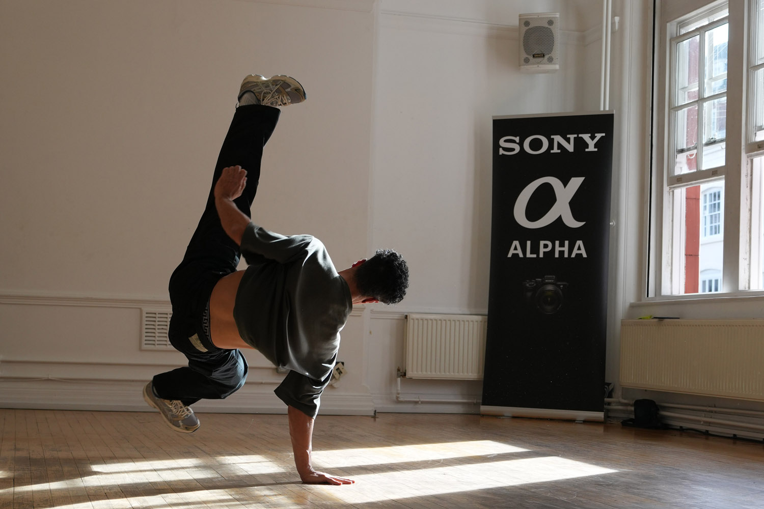 Sony a7R V samples breakdancers 2
