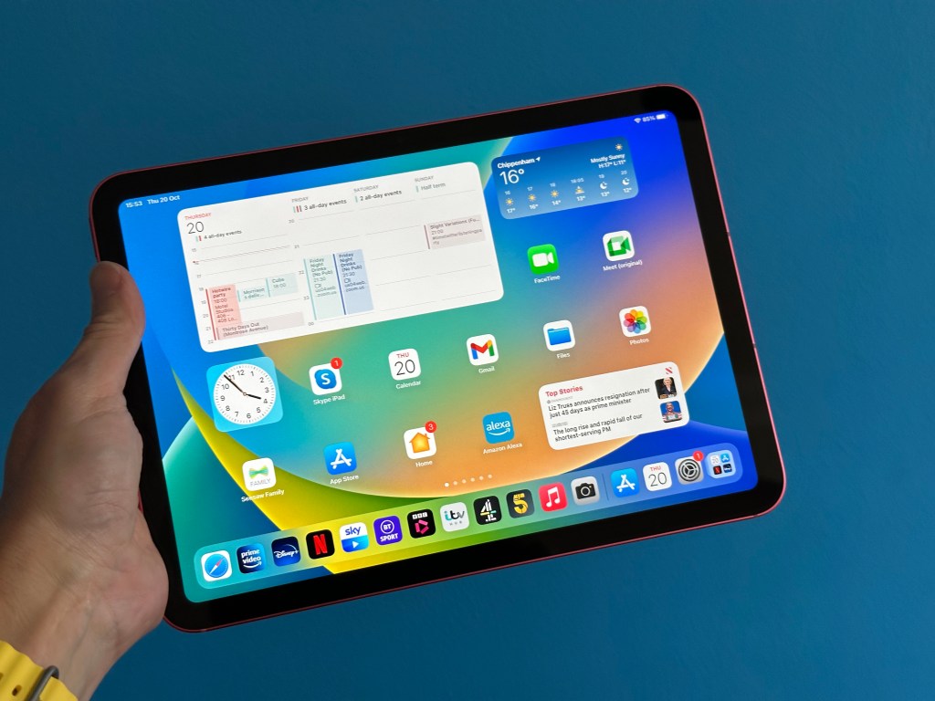 iPad Air: iPad Air - Thiết bị đa năng, siêu mỏng nhẹ và có hiệu suất tuyệt vời giúp bạn thỏa sức sáng tạo và làm việc mọi lúc, mọi nơi. Đến với chúng tôi, bạn sẽ có những trải nghiệm tuyệt vời với iPad Air.