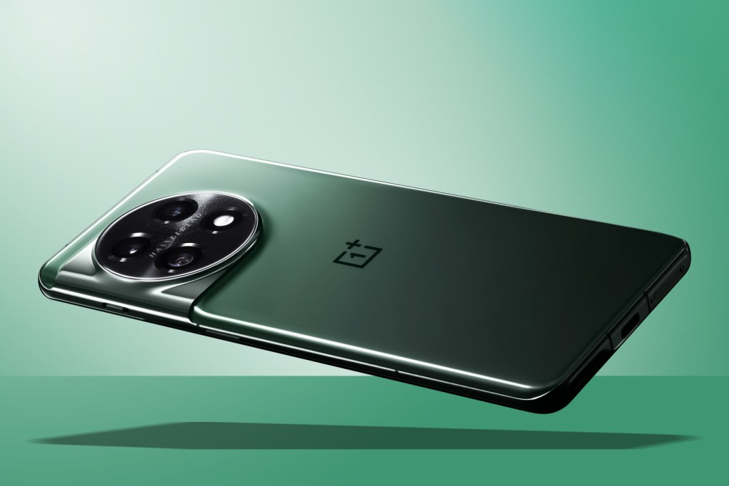 OnePlus 11 green rear