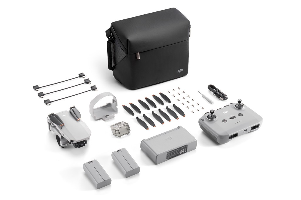 DJI Mini 2 SE Fly More Combo package