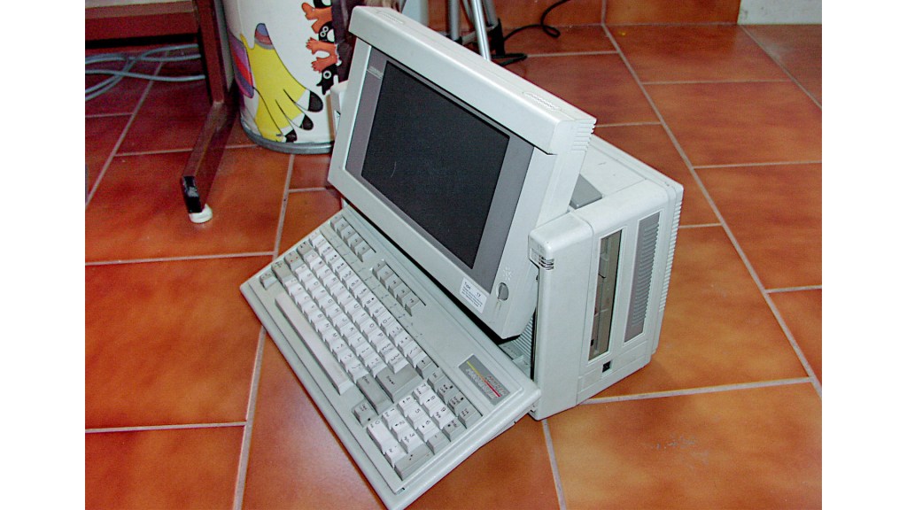 Compaq Portable III model 2660. Credit: Jan Helebrant, Creative Commons CC0 1.0 Universal Public Domain Dedication.