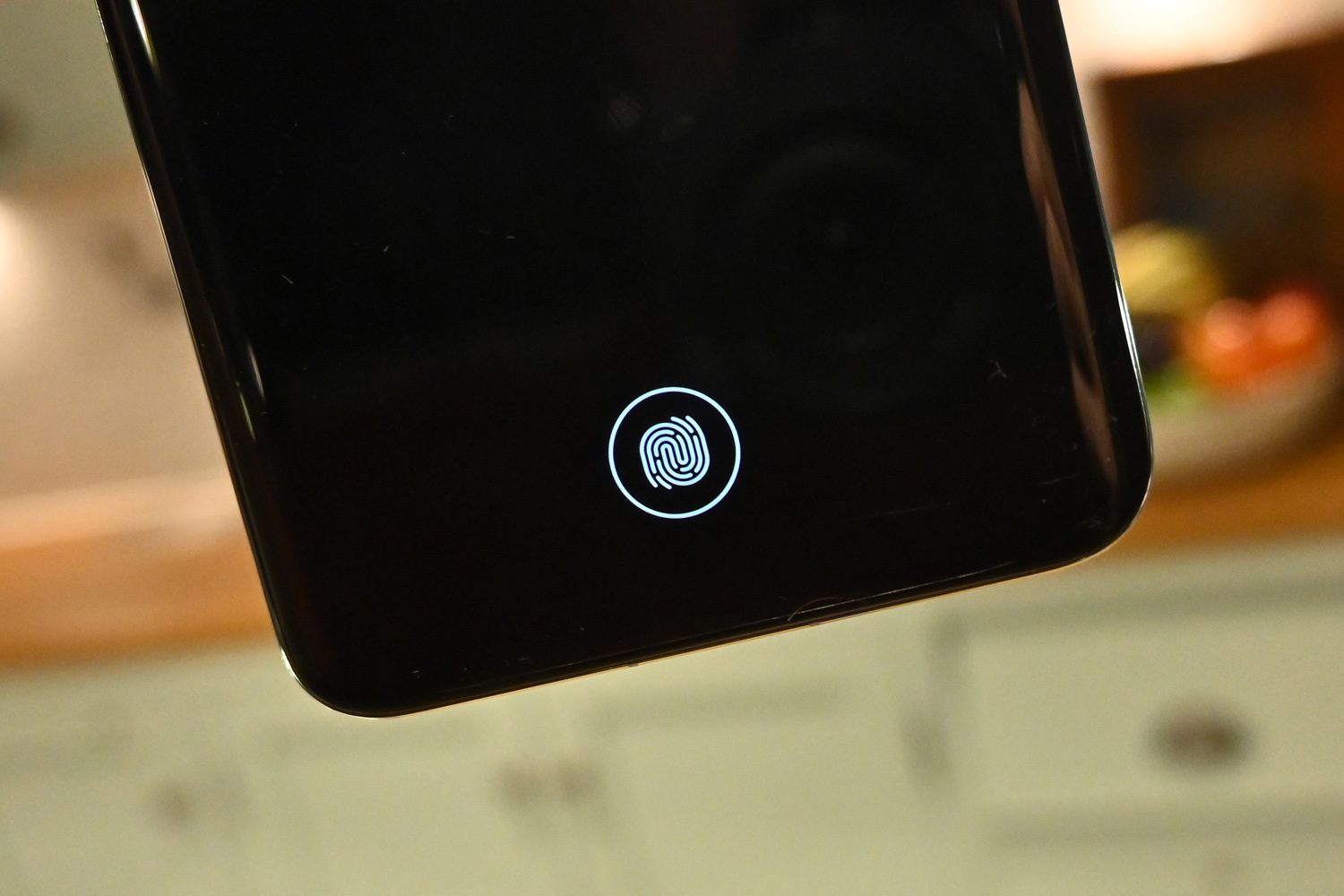 Honor Magic 5 Pro hands-on fingerprint sensor