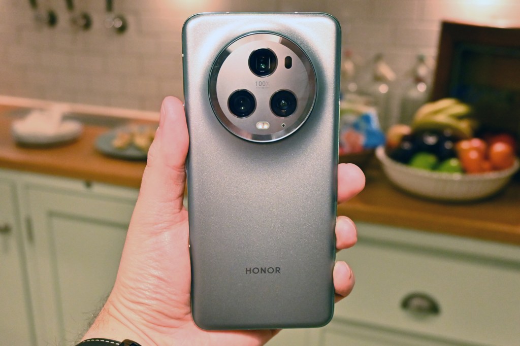 Honor Magic 5 Pro hands-on in hand rear