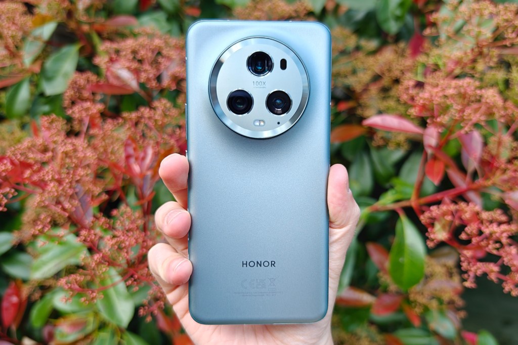 Honor Magic5 Pro in hand rear