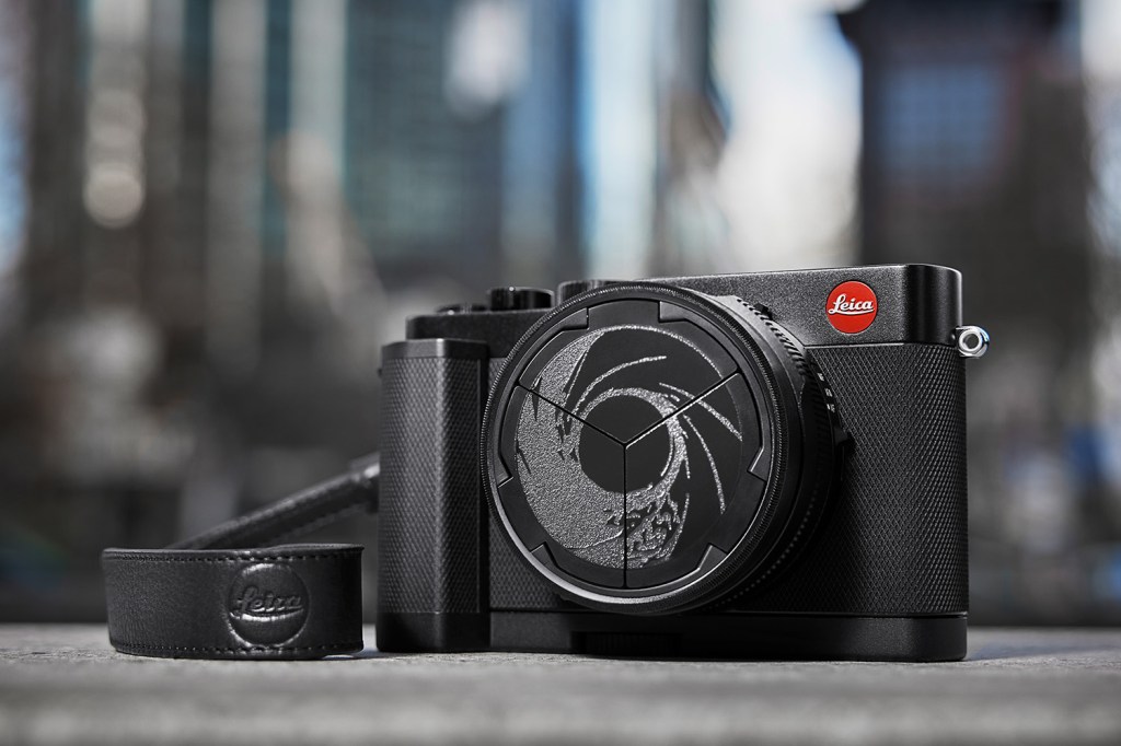 Leica D-Lux 7 007 edition lifestyle