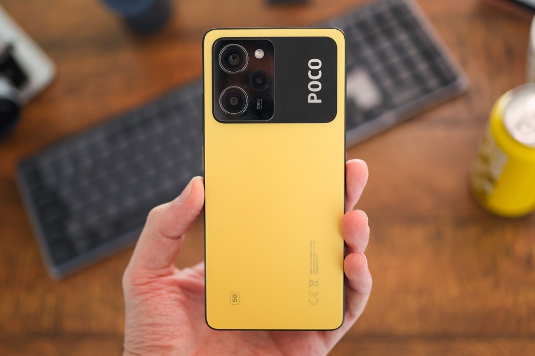 POCO X5 Pro 5G in hand rear