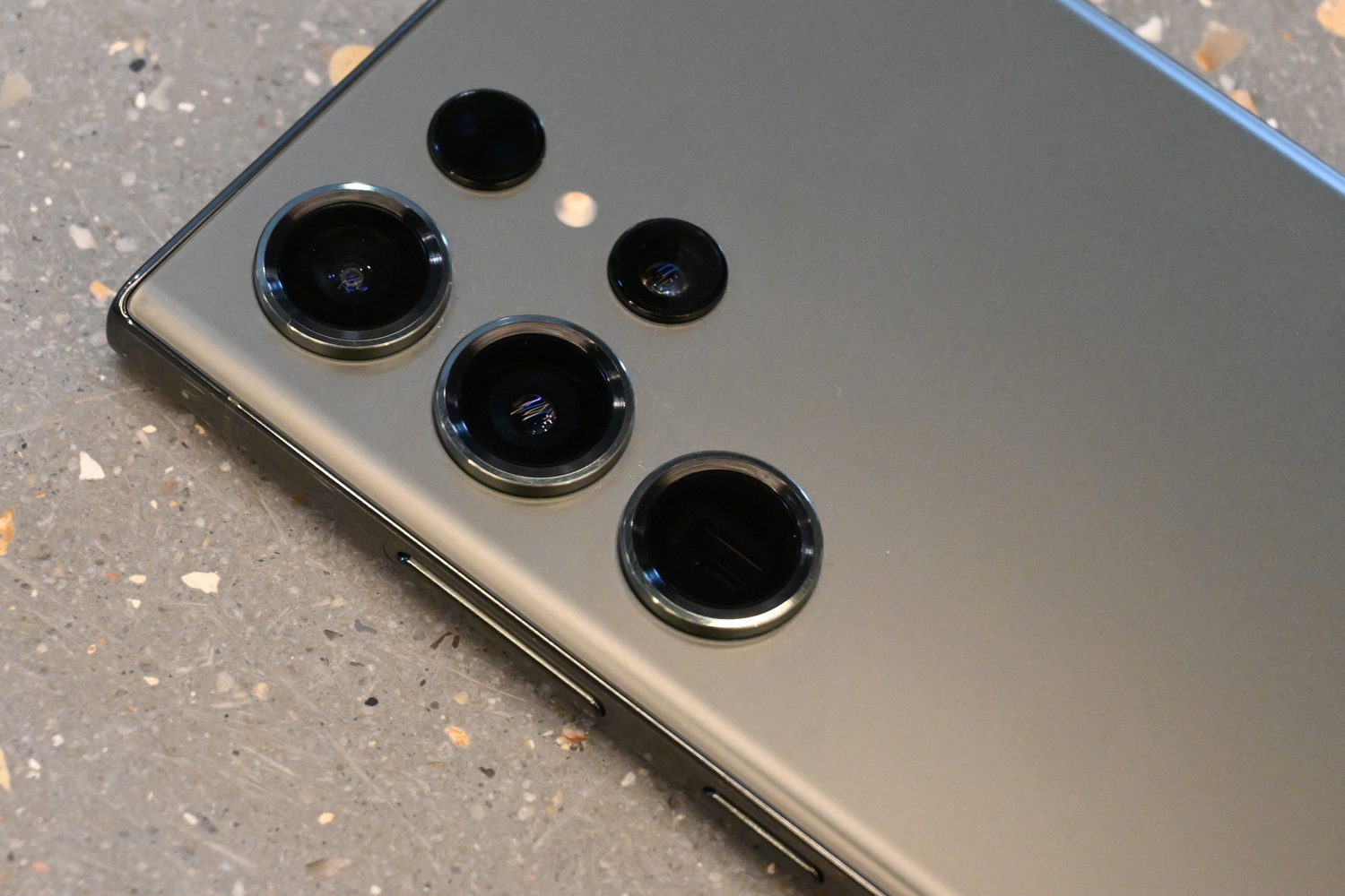 Samsung Galaxy S23 Ultra hands-on rear cameras close-up