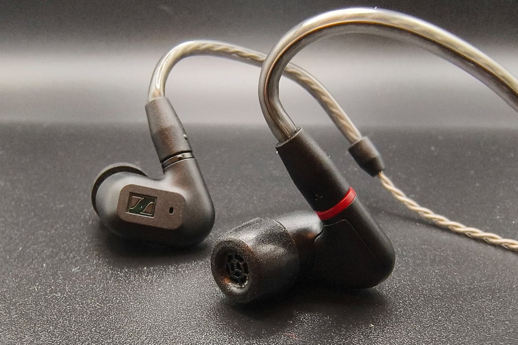 Sennheiser IE200 review buds with cable