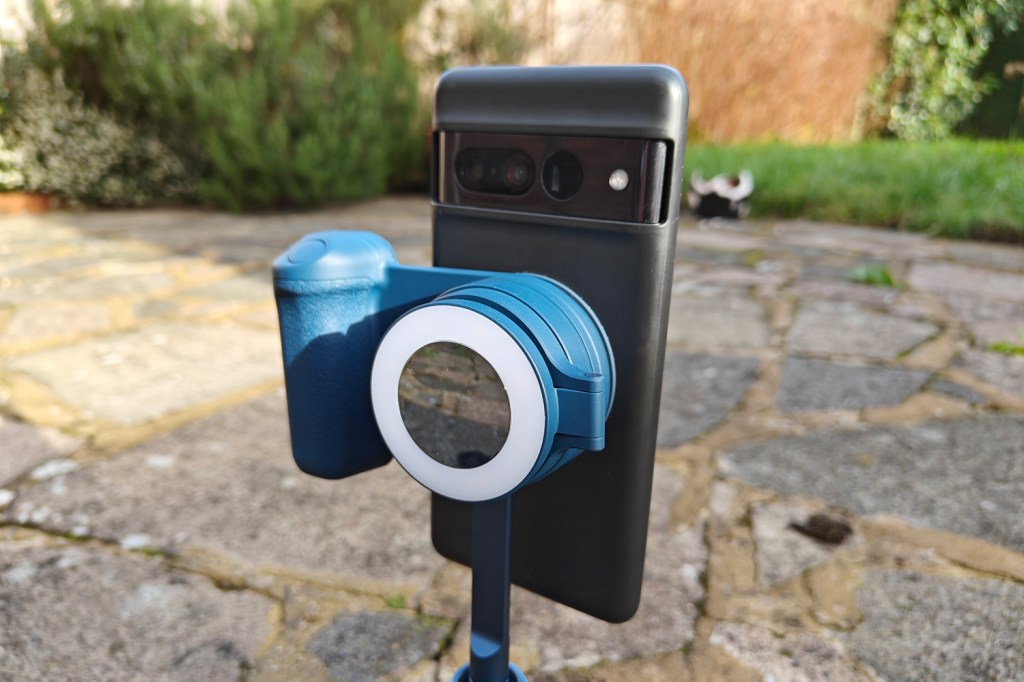 Shiftcam SnapGrip review: clip-on camera cleverness