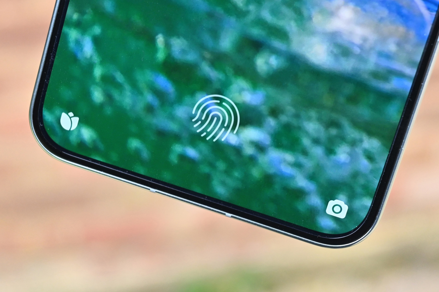 Xiaomi 13 review fingerprint sensor