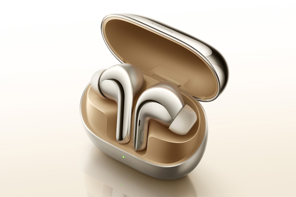 Xiaomi Buds 4 Pro lifestyle