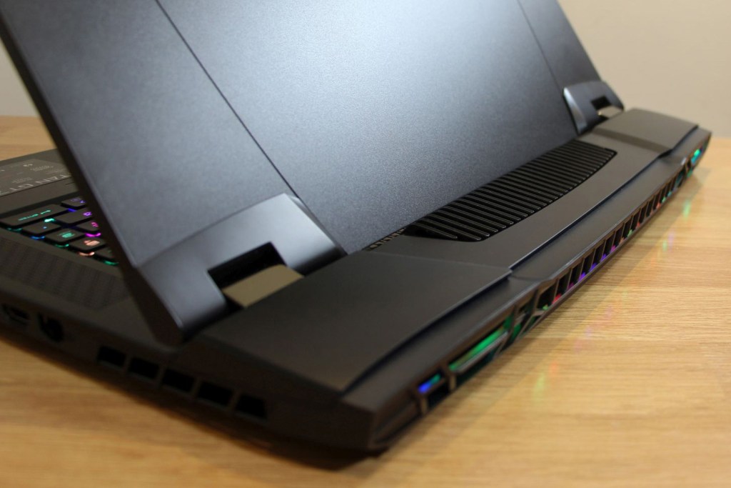 MSI Titan GT77 2023 rear vents