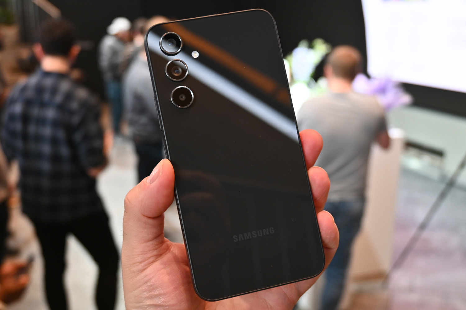 Samsung Galaxy A54 hands-on in hand rear