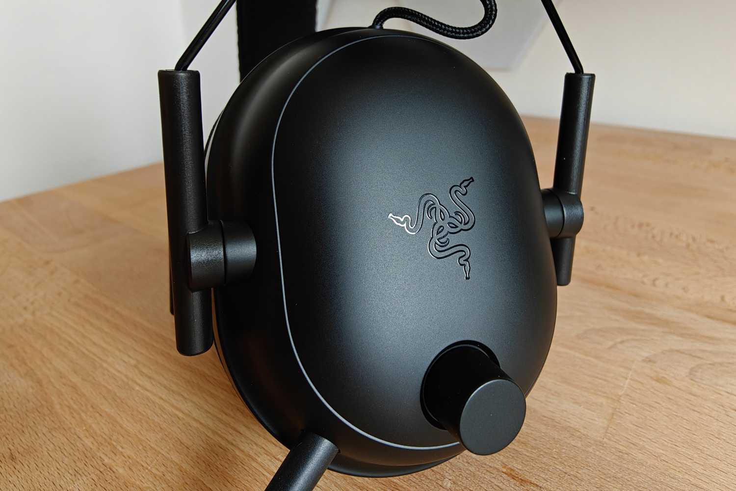 Razer Blackshark V2 Pro 2023 ear cup logo