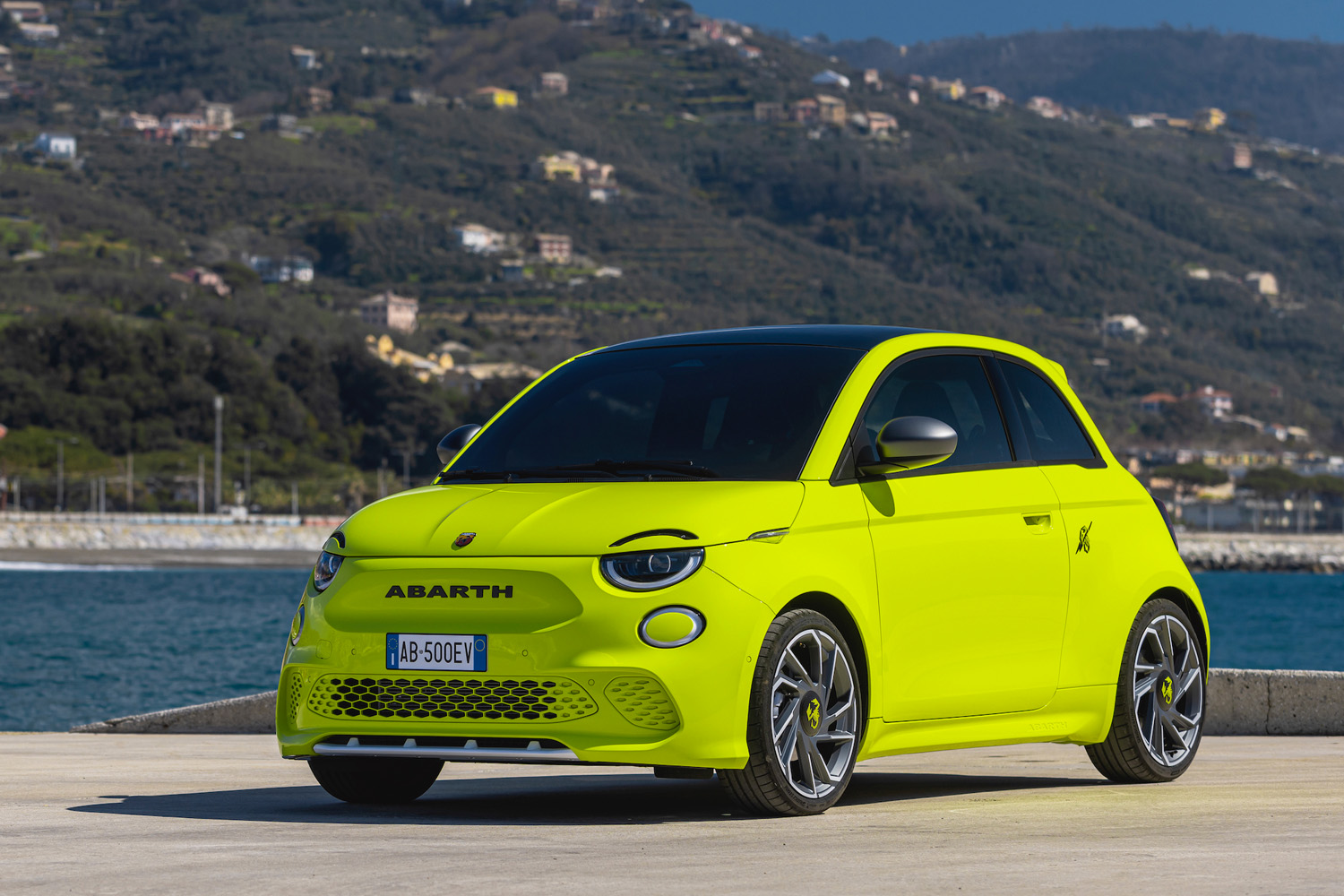 Abarth 500e static front