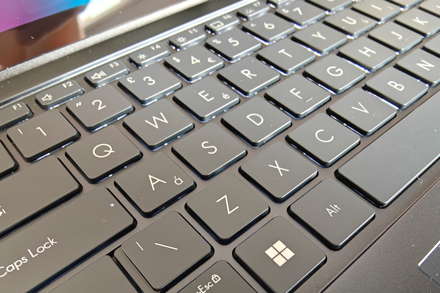 Asus Zenbook Pro 14 OLED keyboard keys