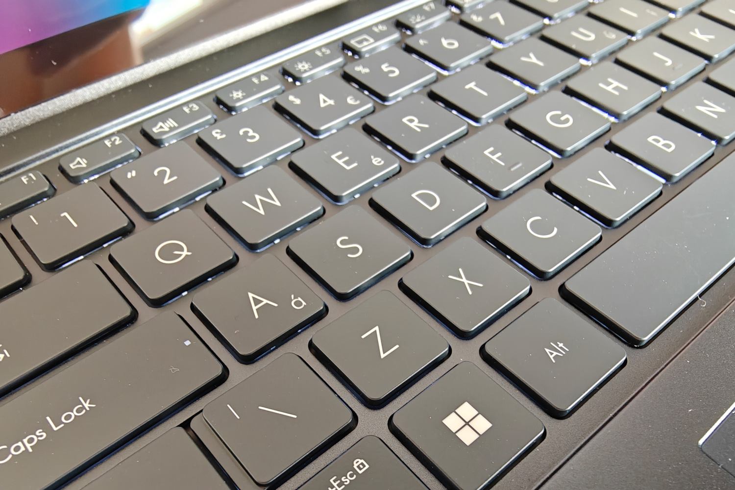 Asus Zenbook Pro 14 OLED keyboard keys
